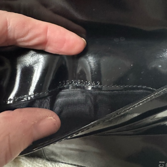 Gucci Patent Black Wallet with Silver Logo - Picture 8 of 13